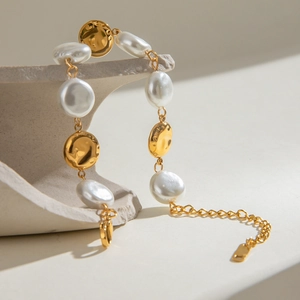 Baroque irregular pearl bracelet with hammered gold metal discs and adjustable chain