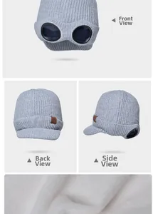 Detalle de gorro de punto gris con gafas y forro interior de felpa cálida y gruesa