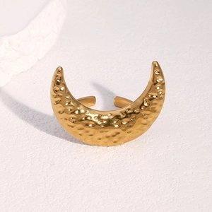 Hammered 18k gold plated stainless steel moon-shaped open ring with textured finish