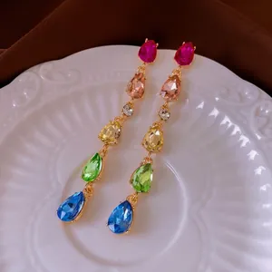 Boucles d'oreilles pendantes style palais français avec cristaux colorés en forme de goutte
