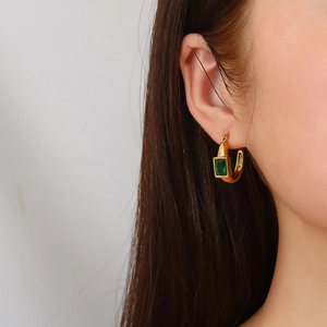 18K gold plated stainless steel U-shaped earrings with square green zircon on model