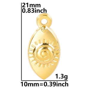 Detailansicht eines 18k vergoldeten Sonnenaugen-Anhängers mit Maßen 21mm x 10mm
