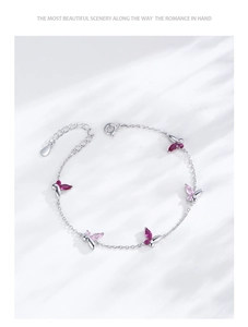 Détail du bracelet papillon en argent S925 avec cristaux roses et fermoir réglable