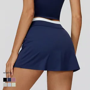 Gonna da tennis blu navy a vita alta con strisce bianche e pantaloncini interni