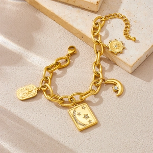 Bracelet gourmette doré en acier inoxydable avec pampilles étoile et lune sur pierre