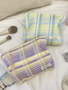 Large capacity checkered toiletry bags in blue and purple cotton with zipper closure