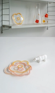 Flower-shaped transparent acrylic coasters with colorful edges for home table decoration