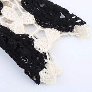 Französisches Vintage-Häkeloberteil mit schwarz-weißem Blumenmuster und hohlem Design