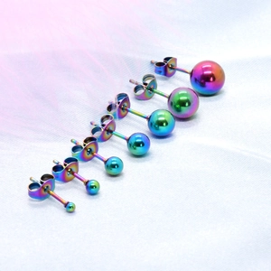 Set di sette orecchini a sfera arcobaleno in acciaio inossidabile da 2 mm a 8 mm