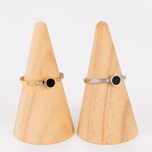 Bagues minimalistes à chiffres romains avec incrustation noire et diamants sur bois