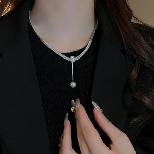 Elegante collana a Y in argento con pietre di zircone e perla bianca da donna