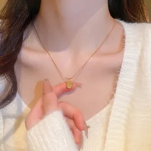 Collier minimaliste en acier inoxydable doré avec pendentif ovale gravé sur chaîne serpent