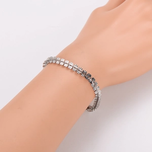 Minimalist 5mm silver Boston chain bracelet with sparkling faceted links for women