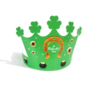 Couronne de fête Saint-Patrick avec motif trèfle et fer à cheval doré sur papier vert