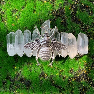 Vintage bee hair clip with raw white crystals on green moss background, 8cm spring barrette