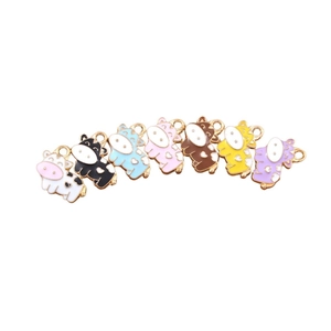 Bunte Cartoon-Kuh-Anhänger in 7 Farben für DIY-Schmuck und Schlüsselanhänger