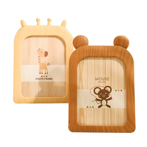 Cadres photo nordiques en bois pour enfants avec motifs de girafe et de souris