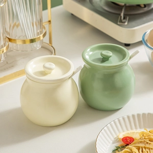 Ceramic lard and seasoning jars with lids and spoons in beige and green colors