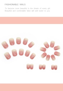Faux ongles courts carrés dégradé rose poudré avec finition brillante gelée