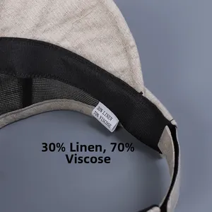 Détail intérieur de la visière en lin montrant le bandeau noir et l'étiquette de soin