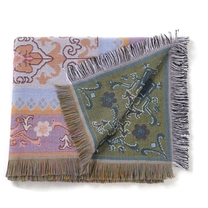Detail of double-sided jacquard camping blanket with floral patterns and fringe edges