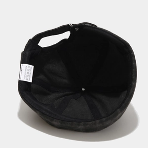Bonnet docker noir en coton délavé vintage avec broderie couronne et boucle réglable
