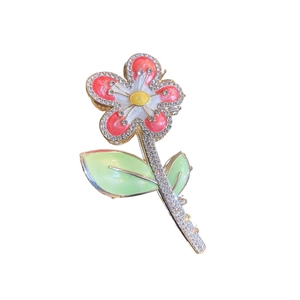Pince à cheveux fleurie avec pétales en émail rose et strass brillants raffinés