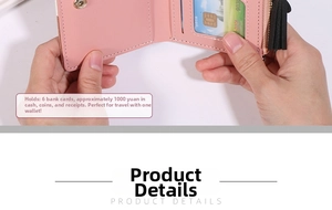 Détail du portefeuille à pompon rose montrant les fentes pour cartes et la poche zippée