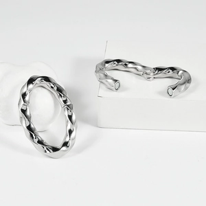 Detail of silver twisted magnetic closure on the minimalist metal bracelet clasp