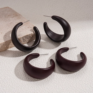 Vintage acrylic geometric C-shaped hoop earrings in deep brown resin finish for women