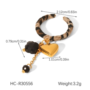 Detail view of leopard print jewelry with heart pendant and dimensions 2.12cm, weight 3.2g