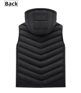 Vista posteriore di un gilet nero con cappuccio trapuntato e imbottitura a V di alta qualità