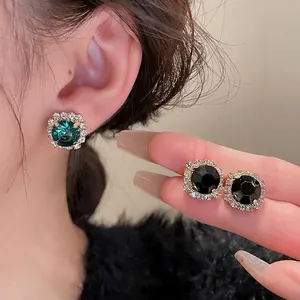 Parure géométrique de luxe avec pierres précieuses vert émeraude et noir vintage