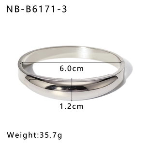 Polished two-tone 18k gold plated stainless steel bangle with 6.0cm inner diameter