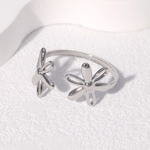 Bague ouverte en acier inoxydable argenté avec motif double fleur de marguerite minimaliste