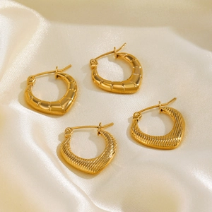 Boucles d'oreilles plaquées or 18 carats avec motifs bambou et rayures diagonales