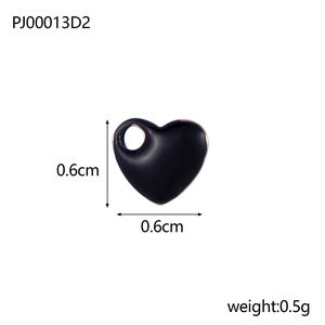 Detail view showing a black enamel heart charm with dimensions of 0.6cm and weight of 0.5g