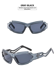 Detalle de gafas Y2K gris-negro con patillas geométricas y montura de estilo cyberpunk