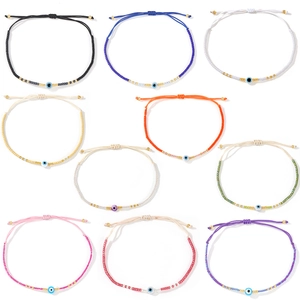 Set de pulseras coloridas de cuentas tejidas con amuletos de Ojo Turco y cordón ajustable