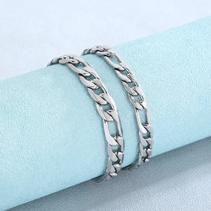 Bracelets Figaro en acier inoxydable argenté avec texture gravée et fermoir OT