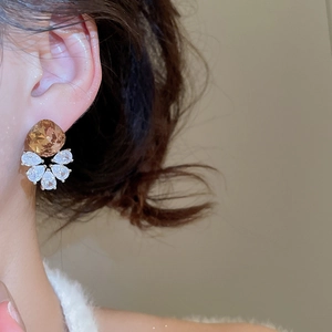 Detail of flower cluster stud earrings with champagne zircon and waterdrop petals