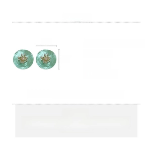Fiche technique détaillée montrant matériau, taille et poids des boucles d'oreilles
