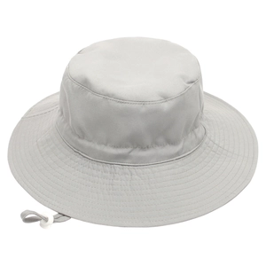 Dettaglio cappello da sole grigio chiaro per bambini con cordino bianco regolabile