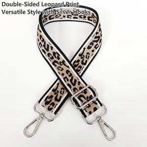 Tracolla regolabile con stampa leopardata e ganci in metallo argento per borse a tracolla