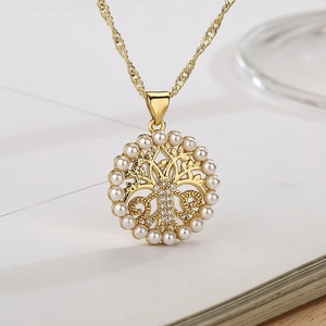 Collana albero della vita placcata in oro con perle bianche e zirconi cubici scintillanti