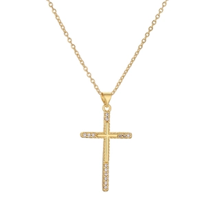 Elegante vergoldete Kreuzhalskette mit funkelnden Kristallen an einer feinen Gliederkette