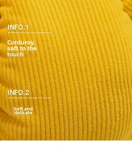 Gros plan détaillé du tissu en velours côtelé jaune doux pour oreiller citrouille