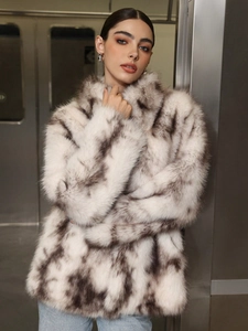 Chic high-collar faux fur coat in white and grey leopard print for a luxury winter look