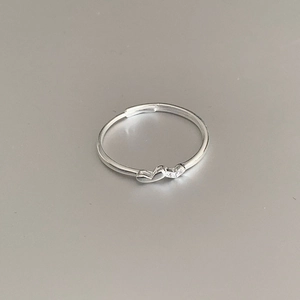 Elegant S925 sterling silver heart ring with sparkling cubic zirconia in a minimalist style