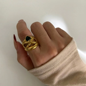 Twisted gold stainless steel ring featuring a deep green heart-shaped gemstone